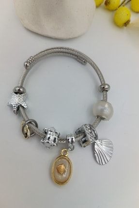 Kadın Deniz Kabuk Charmlı Gümüş Renk Detaylı Çelik Bileklik PRA-6364756-4053