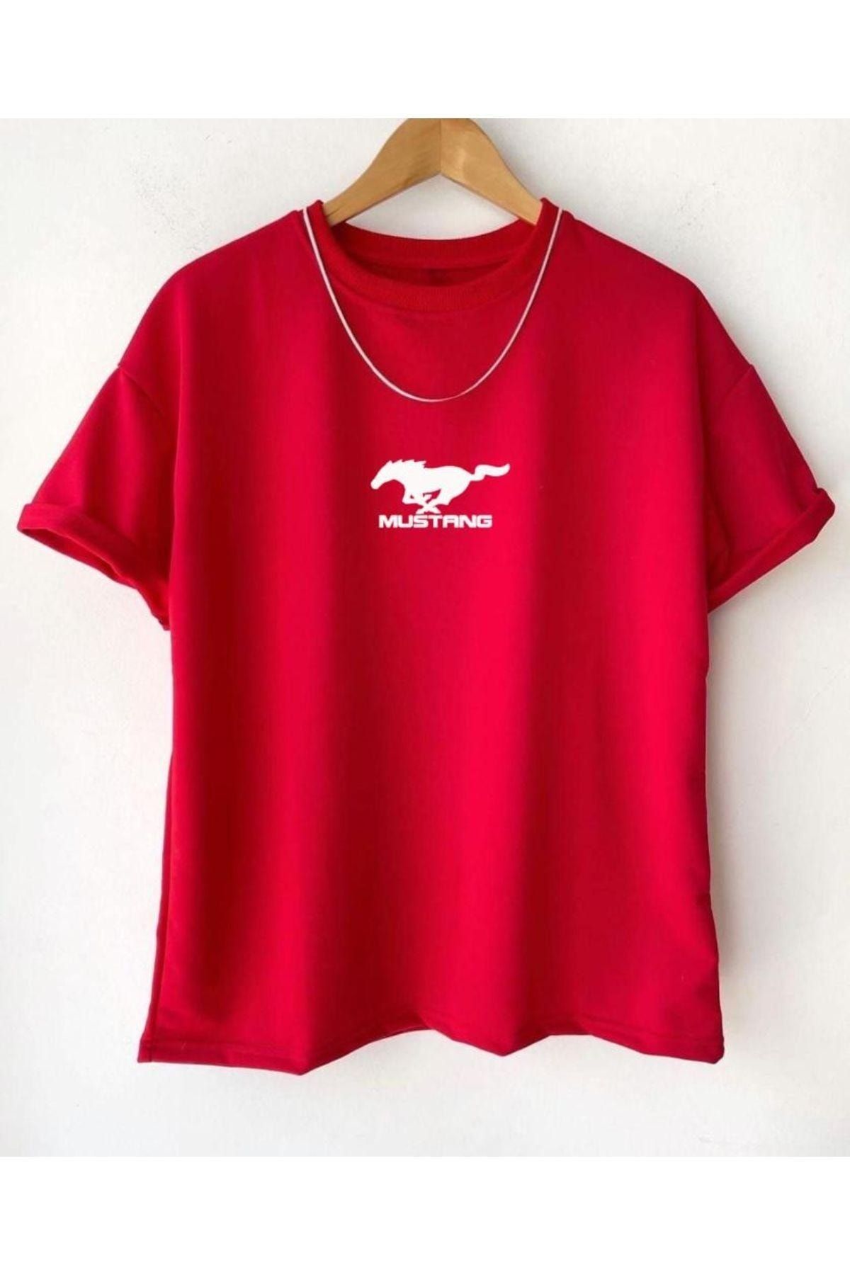 Benisengiydir Herren-T-Shirt mit rotem Mustang-Aufdruck - Trendyol