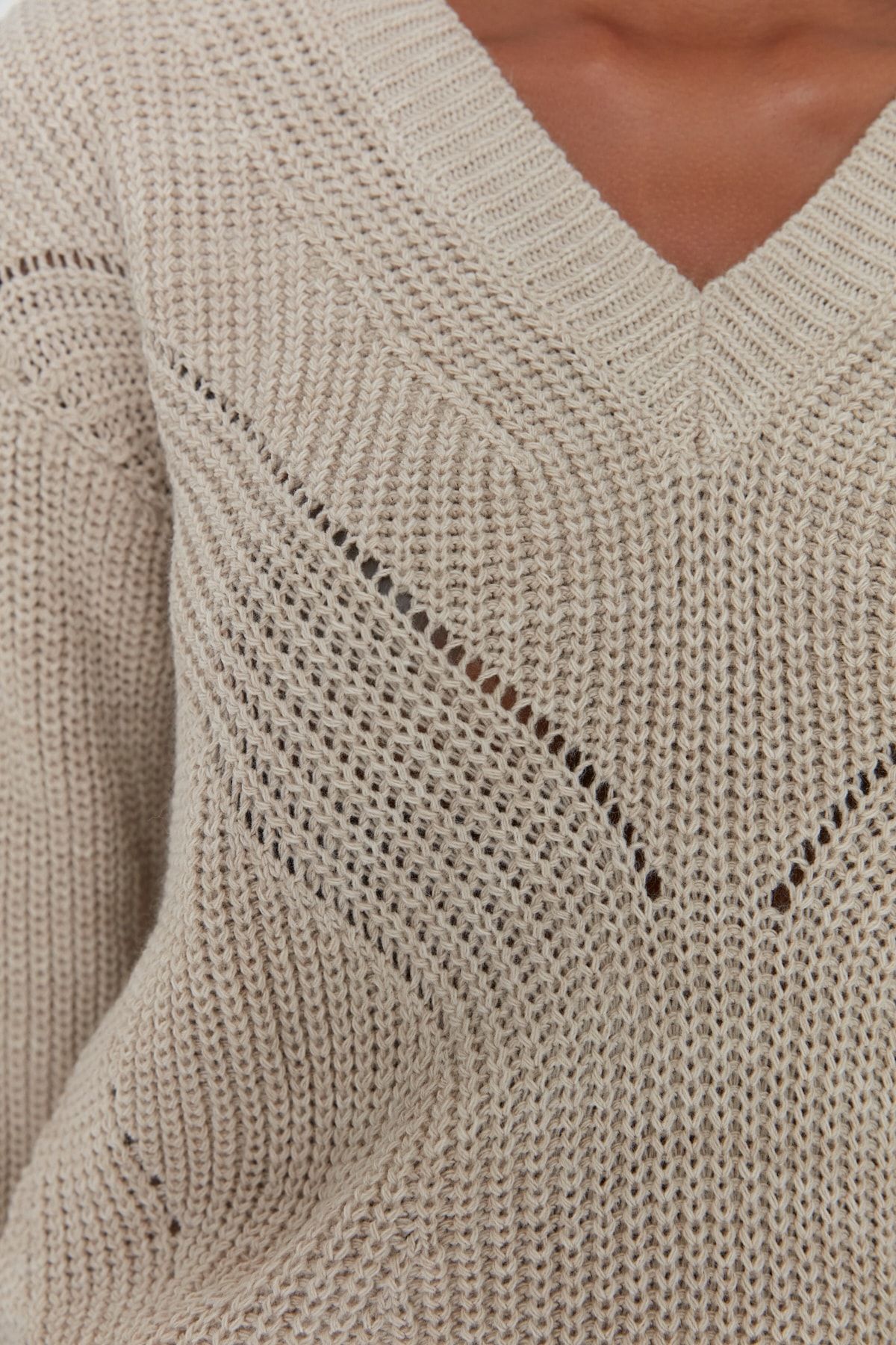Trendyol Collection-Beigefarbener Strickpullover mit V-Ausschnitt – durchbrochen/lochig TWOAW21KZ0690 4
