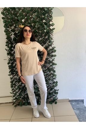 Kadın Bej Rengine Sahip T-shirt Üstünde Yazı Detayı Bulunmakta SLN09BT