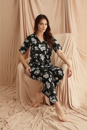 Siyah Çiçekli Kısa Kollu Önü Düğmeli Örme Kadın Pijama Takımı *comfynights* NZ5528