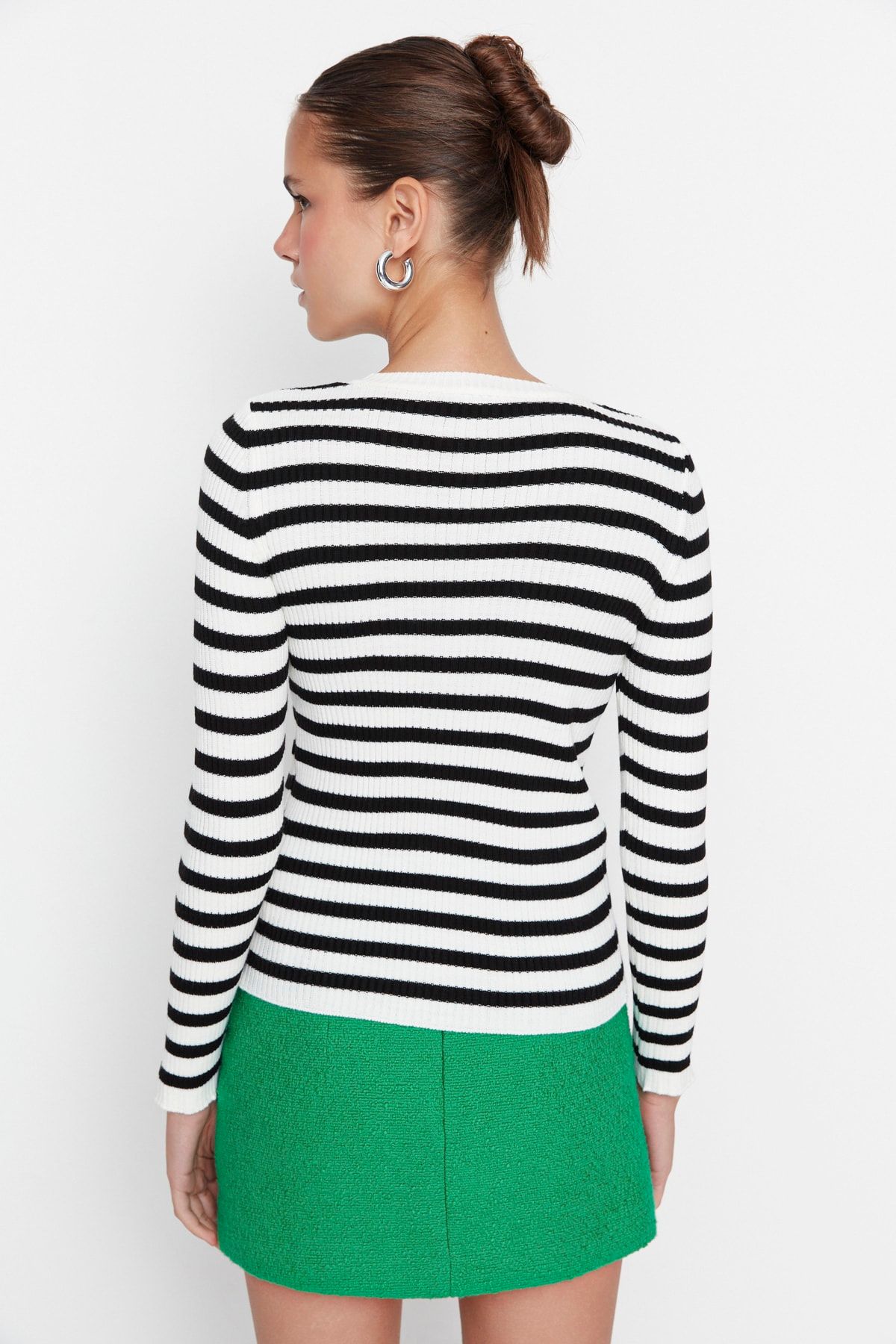 Trendyol Collection-Ecrufarbener Basic-Strickpullover mit Streifen TWOAW21KZ0942 5