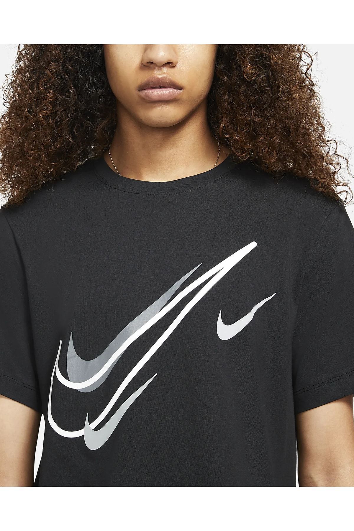 Black nike hotsell swoosh t shirt