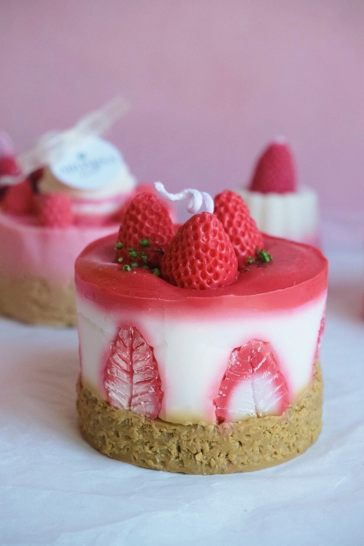 Aromisa Candle ilekli Cheesecake ekilli ilek Ve Vanilya Kokulu Pasta aromisa-candle-ilekli-cheesecake-ekilli-ilek-ve-vanilya-kokulu-pasta