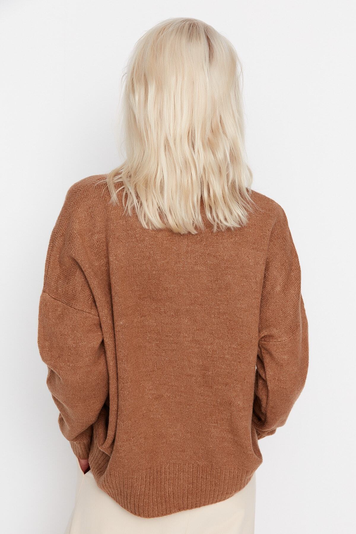 Trendyol Collection-Hellbrauner, lockerer, weicher, strukturierter Strickpullover TWOAW23KZ00469 5