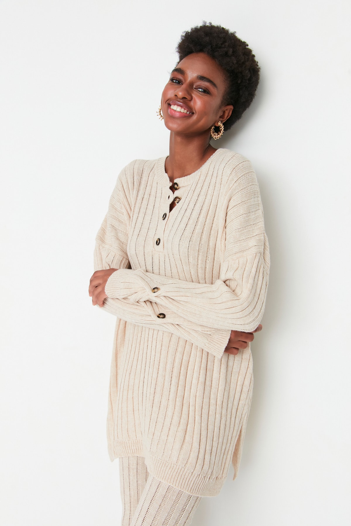 Trendyol Collection Beigefarbenes geripptes Strick-Unter-Oberteil-Set mit weiter Passform TWOAW22AU0039