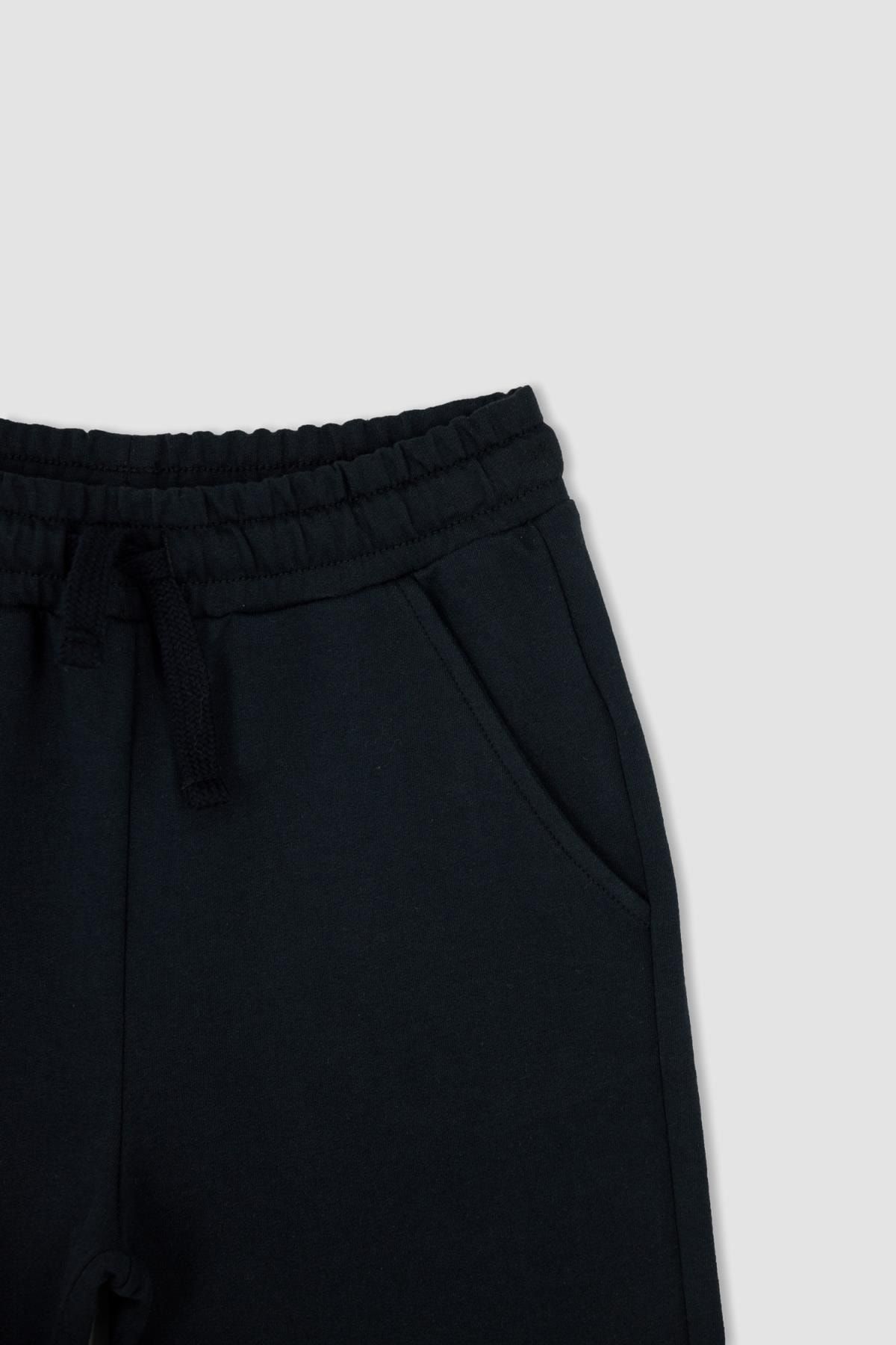 DeFacto Shorts Schwarz Mittlerer Bund