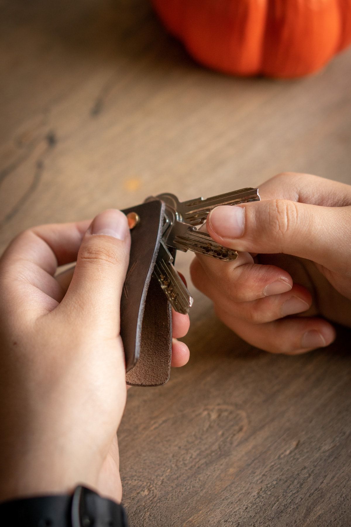 minimal X design-Chestnut Crazy V 3-4 Key Capacity Leather Keychain - Minimalist Design 4