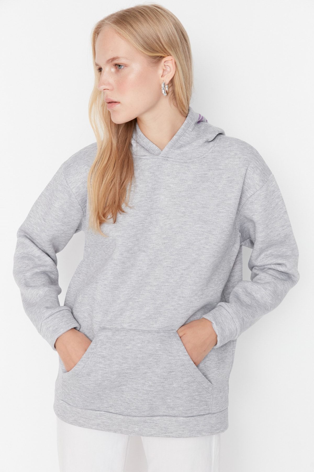 Trendyol Collection-Gray Printed Raised Thick Fleece Inside Knitted Sweatshirt TWOAW22SW0709 4