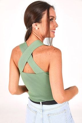 Kadın Yeşil Arkası Çapraz Kalın Askılı Kaşkorse Bluz ARM-22Y124023