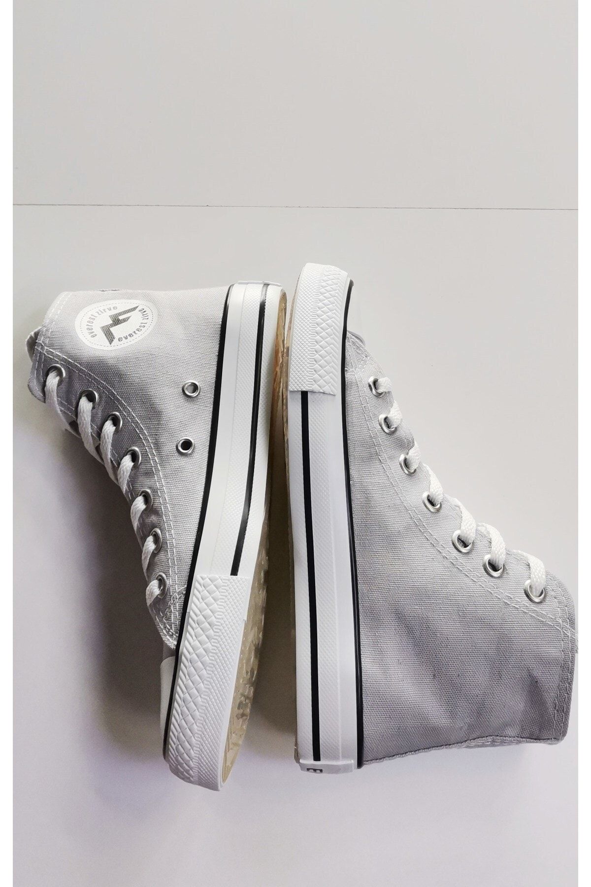 White converse slim sole 2025
