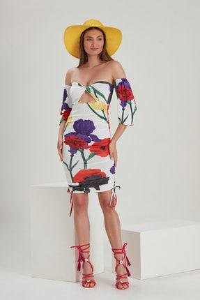 Kadın Beyaz Carmen Yaka Mini Çiçekli Büzgülü Casual Dokuma Fitted Elbise YL-EL99265