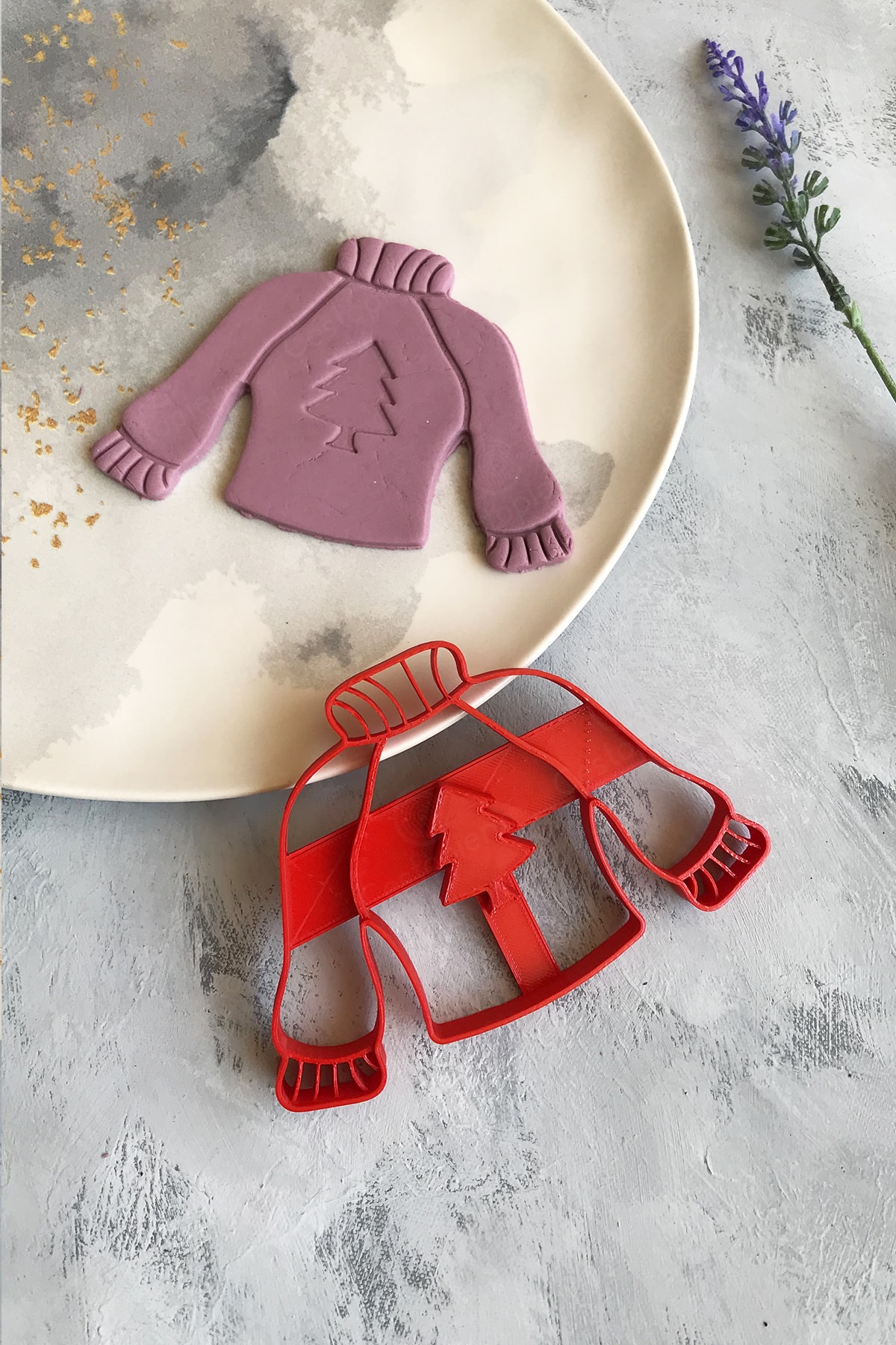 Tree Patterned Sweater Dough Shaper