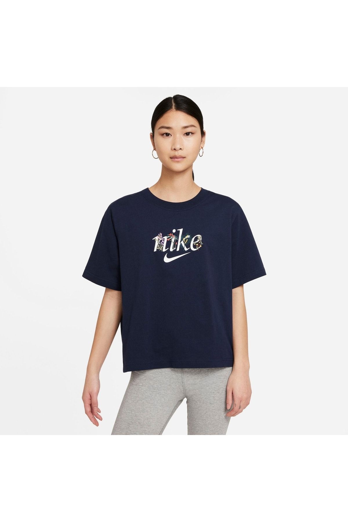 Nike boxy short sleeve t shirt online