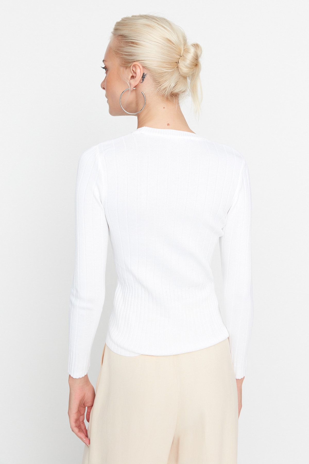 Trendyolmilla  Ekru Basic Bisiklet Yaka Triko Kazak TWOAW23KZ01249 - Görsel 4