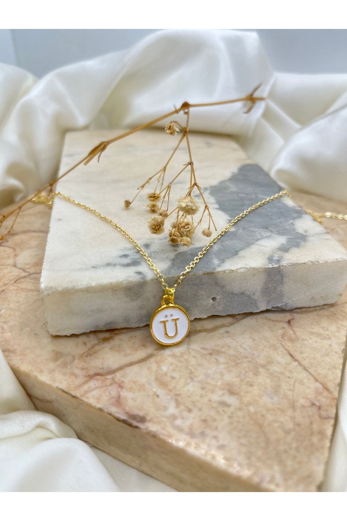 Letter u necklace top