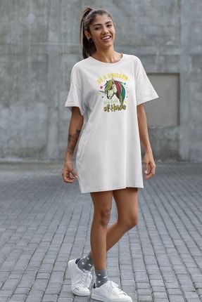 Unicorn In A Field Of Horse Beyaz Kadın Pamuklu Tişört Elbise YNA00021KTD41BEYAZ