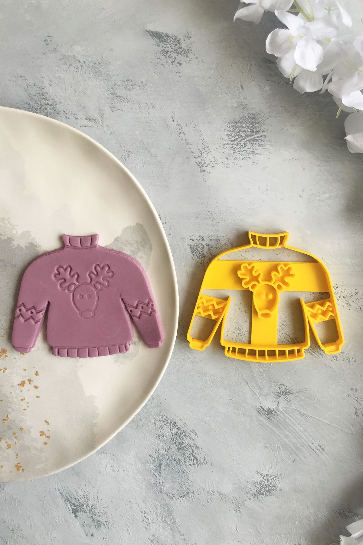 Deer Patterned Sweater Dough Shaper / Cookie / Ceramic / Game