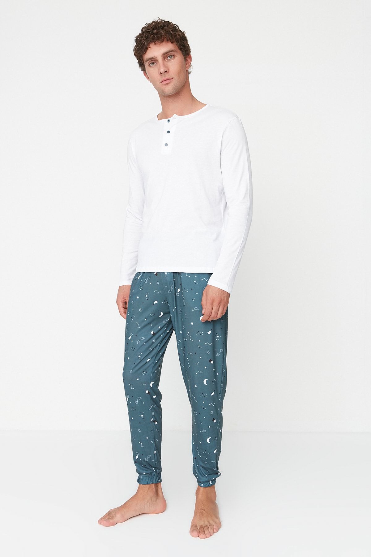 TRENDYOL MAN Yeşil - Beyaz Erkek Baskılı Regular Fit Örme Pijama Takımı TMNAW23PT00023 ZR10822