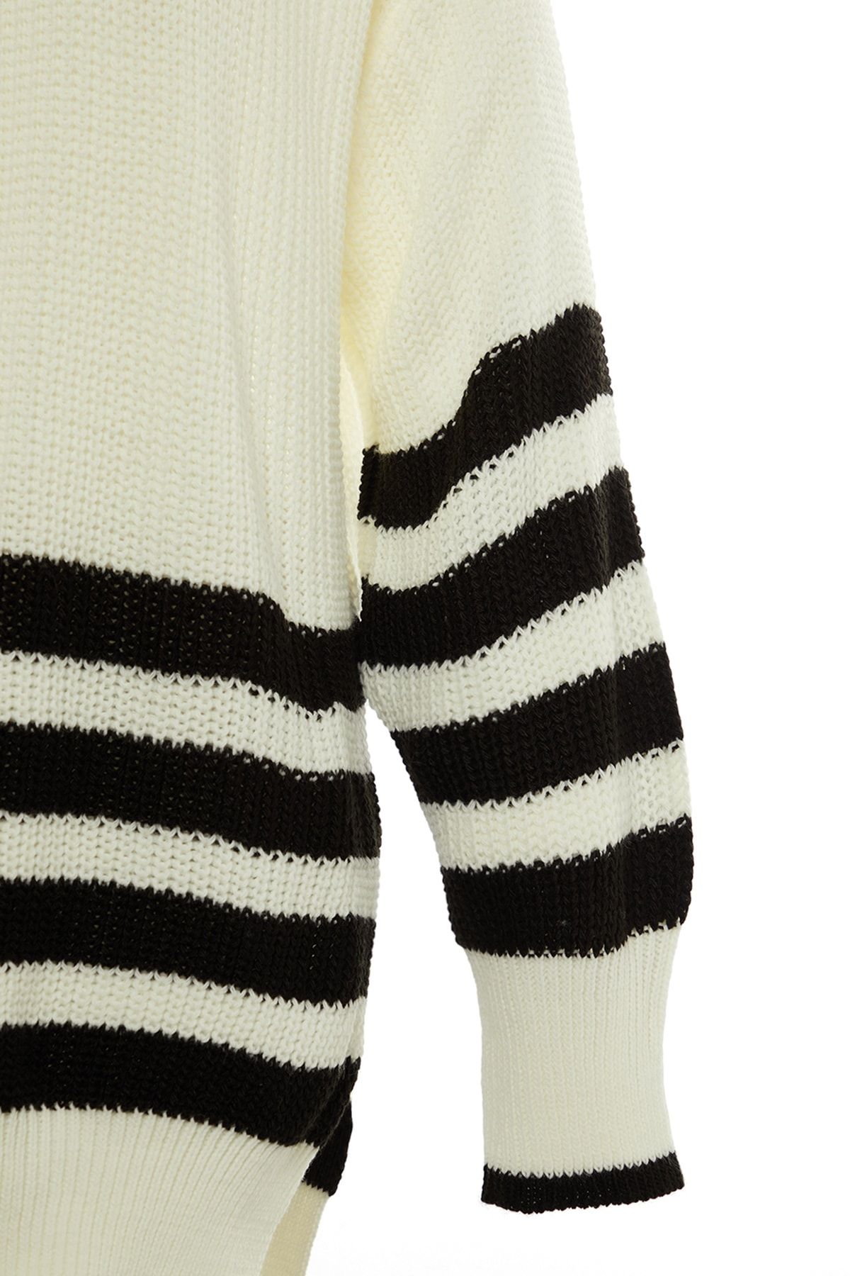 Trendyol Collection-Ecru gestreifter Oversize-Strickpullover TWOAW23KZ00005 6