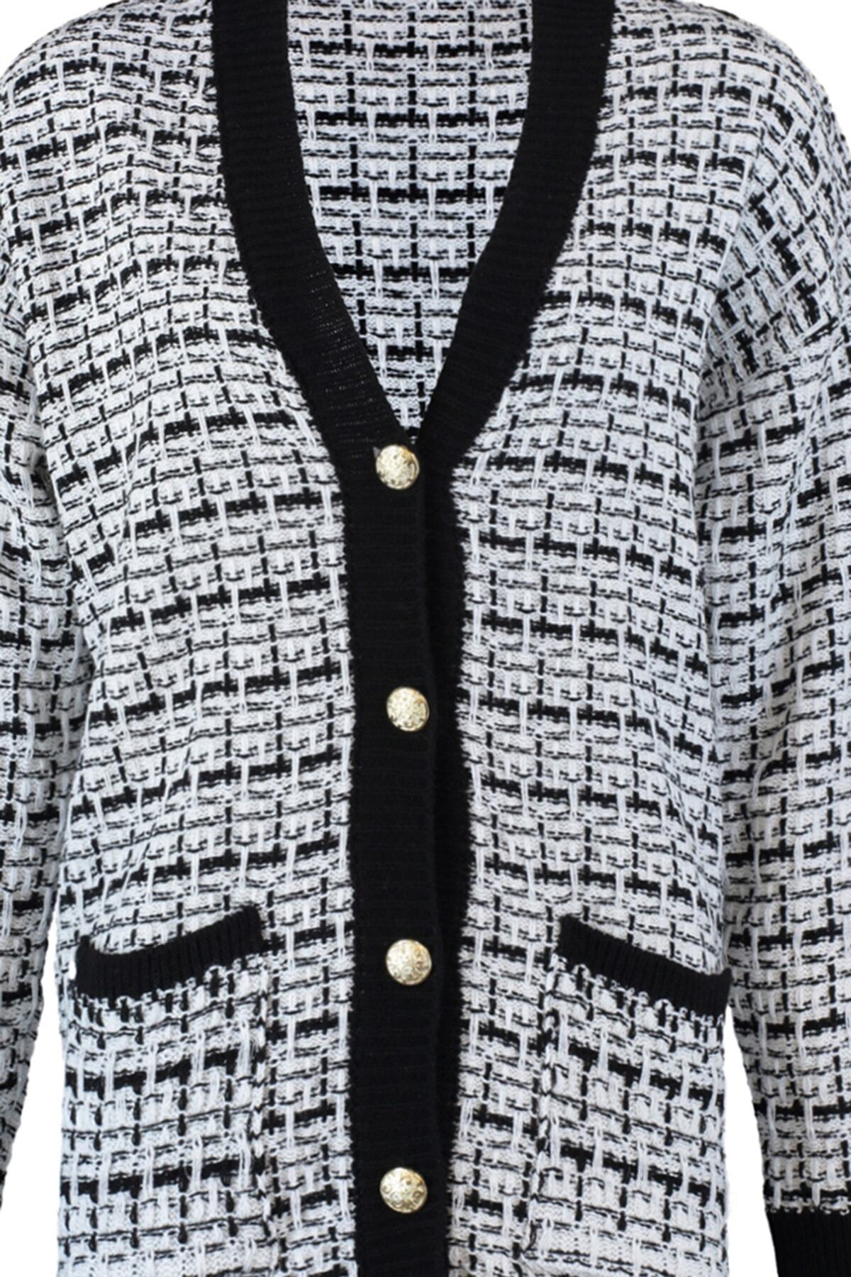 Trendyolmilla  Siyah Geniş Kalıp Tüvit Görünümlü Simli Triko Hırka TWOAW21HI0250 - Görsel 8