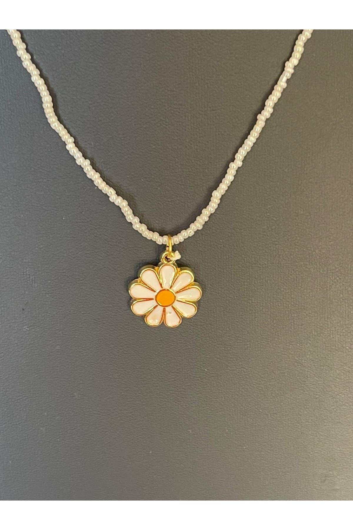 Gold daisy necklace hotsell