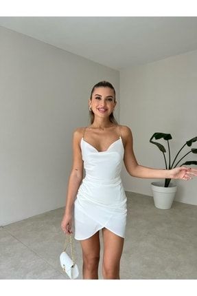 Omuzları Zincirli Degaje Yaka Beyaz Elbise mk811