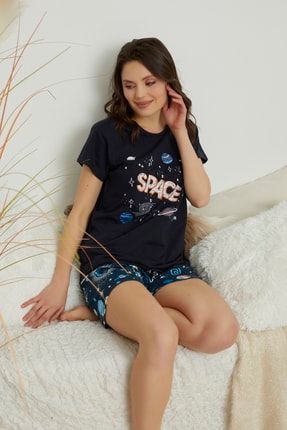 Kadın Lacivert Space Yazılı Gezegen Baskılı Kısa Kollu Şortlu Pijama Takımı. MK390-16