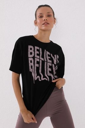 Kadın Siyah Deforme Yazı Baskılı Oversize O Yaka T-shirt - 97139 T10BY-97139