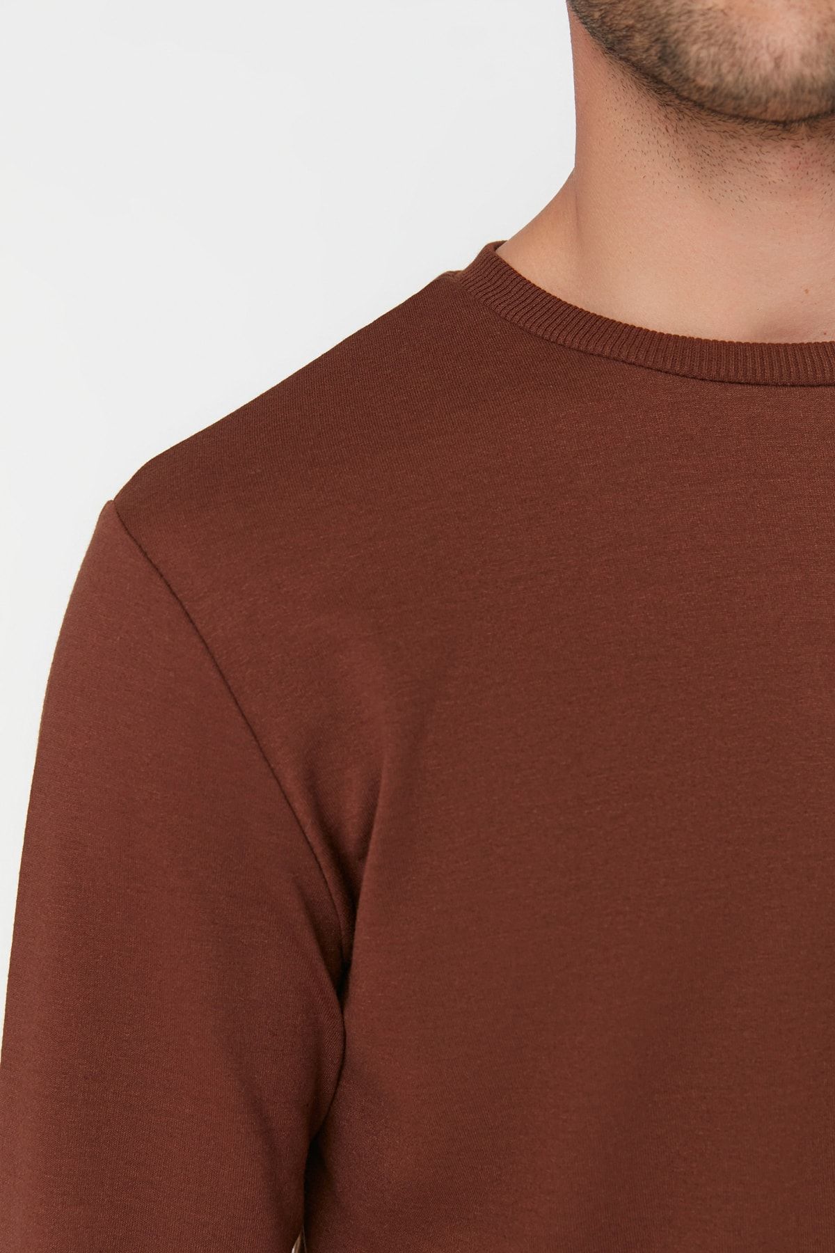 TRENDYOL MAN Kahverengi Erkek Basic Regular Fit Bisiklet Yaka Uzun Kollu Sweatshirt TMNAW20SW0164 EB13486