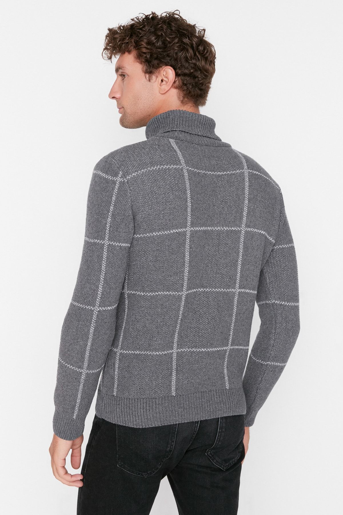 Trendyol Collection-Slim-Fit-Strickpullover mit Rollkragen und Karomuster – Anthrazit TMNAW21KZ0398 5