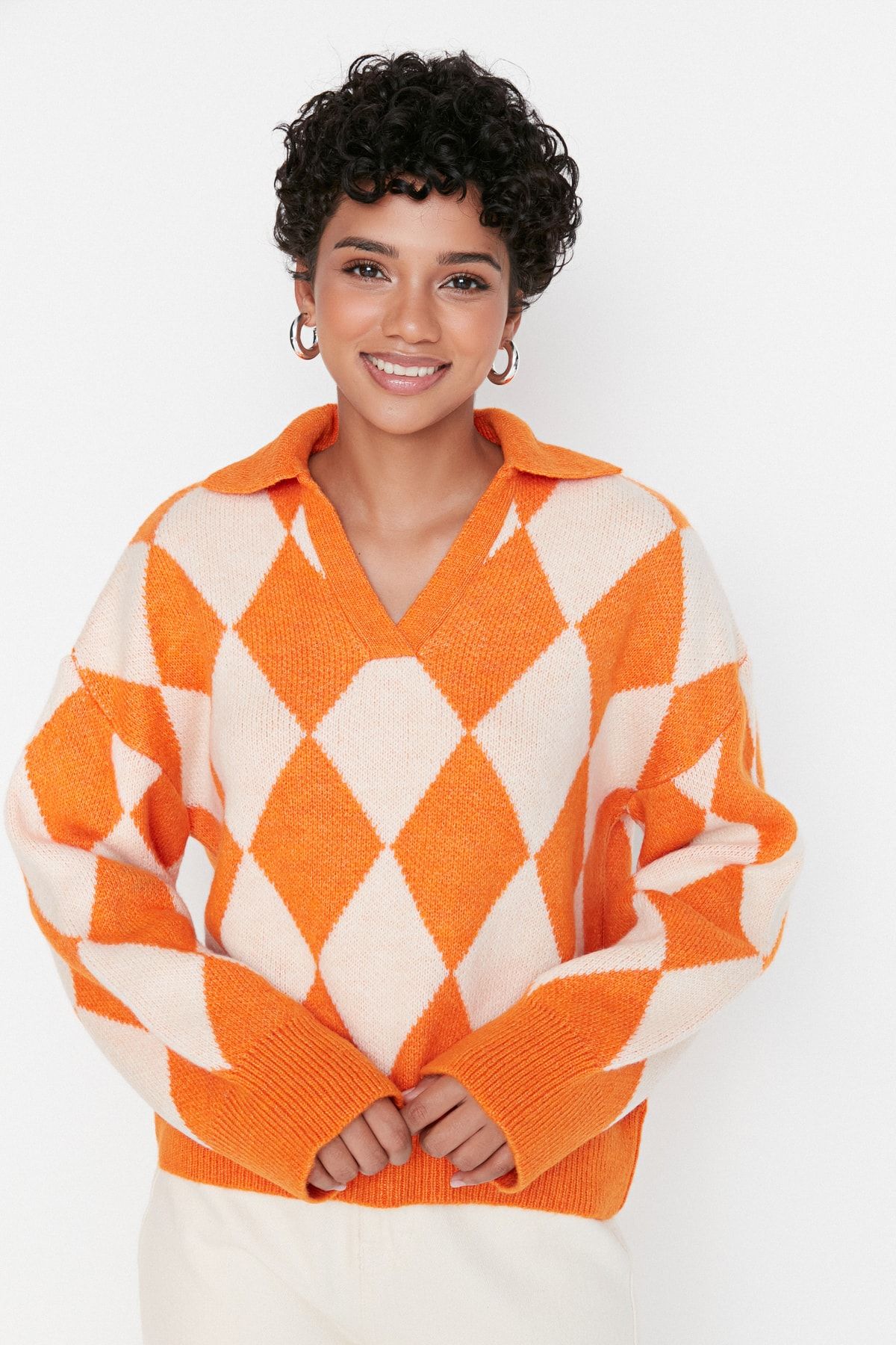 Trendyol Collection-Weich strukturierter – gemusterter orangefarbener breiter Strickpullover TWOAW23KZ00904 3