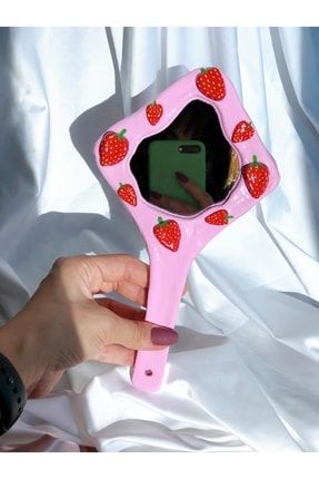 Little Strawberry El Aynası 02