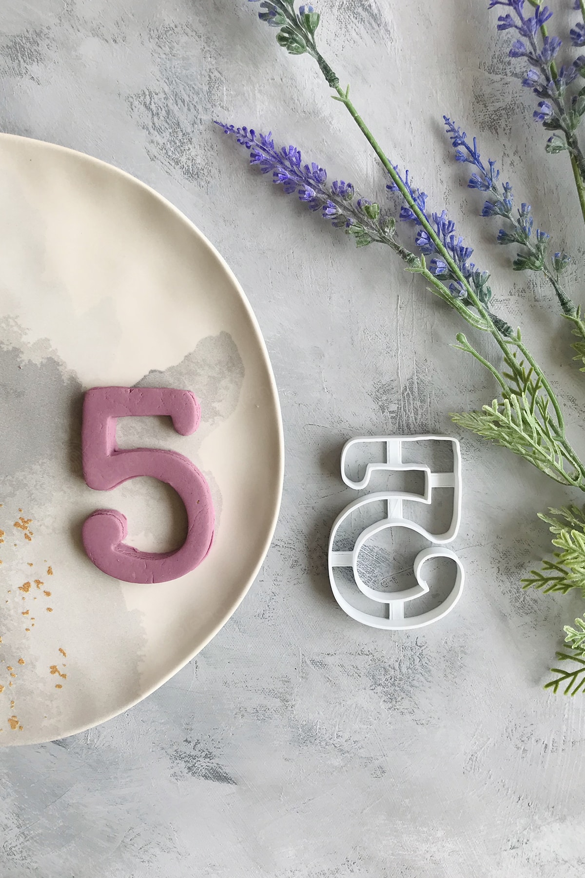 Vintage 5 Count Dough Shaper / Cookie / Ceramic / Game