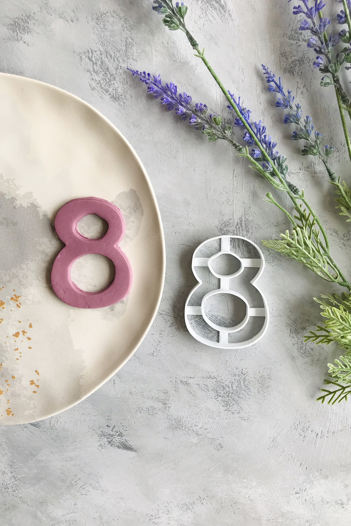 Vintage 8 Count Dough Shaper / Cookie / Ceramic / Game