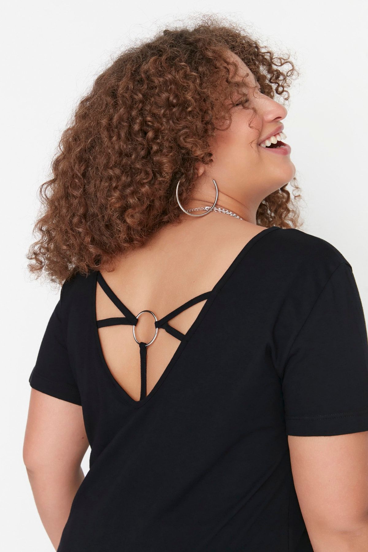 Trendyol Curve Große Größen in T-Shirt Schwarz Regular Fit