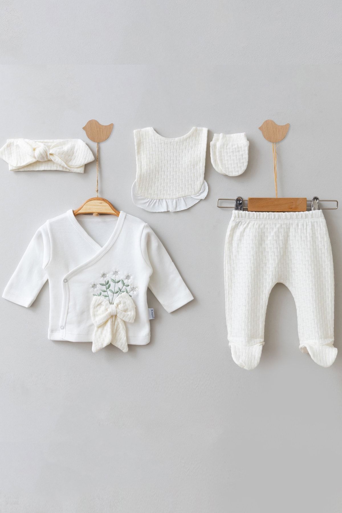 TOFFERS Kız Bebek Fiyonklu Çiçekli 5li Hastane Çıkışı Zıbın Set