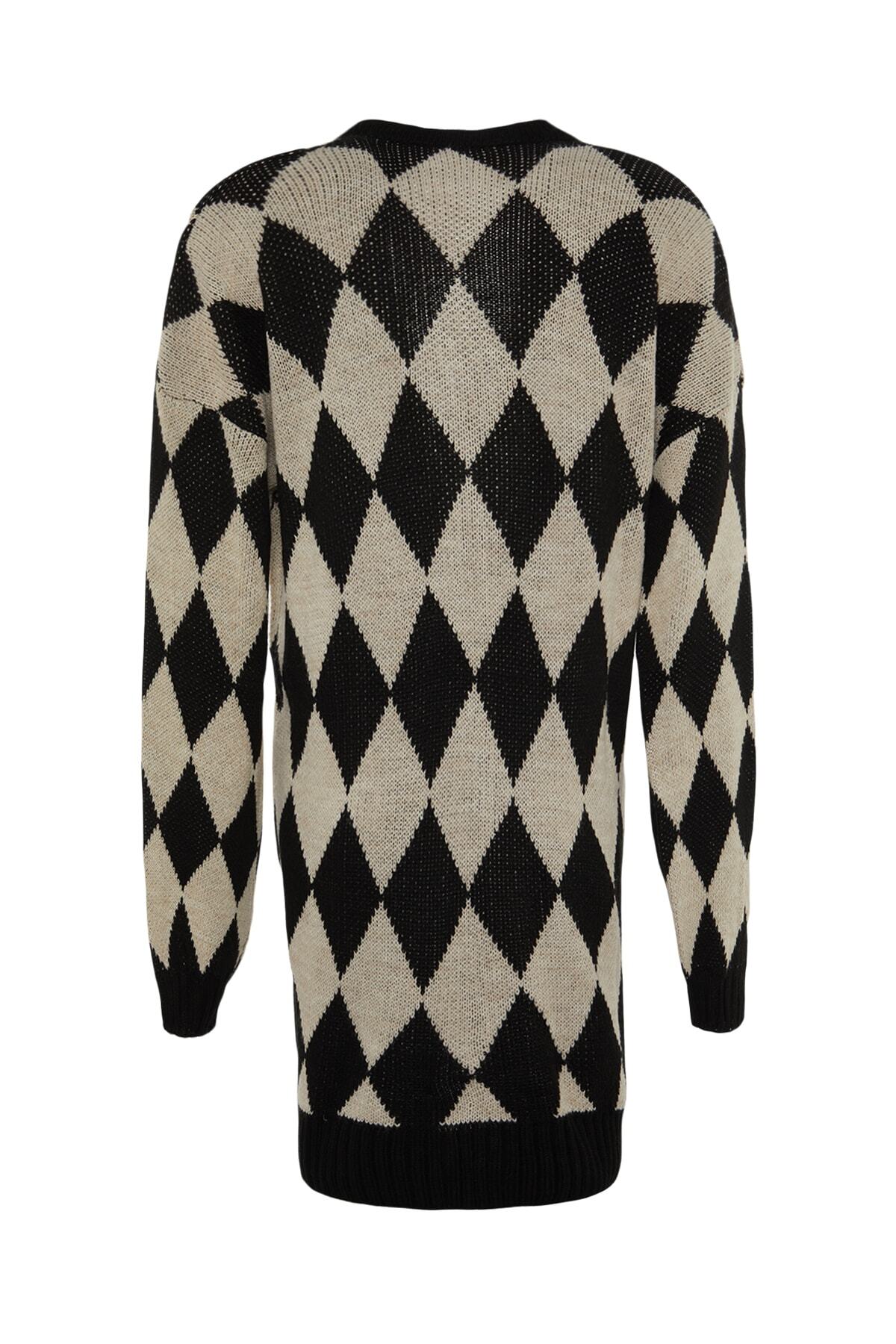 Trendyol Modest-Schwarzer Strickcardigan mit geometrischem Muster, Knochenknöpfen und Taschendetails TCTAW23HI00029 8