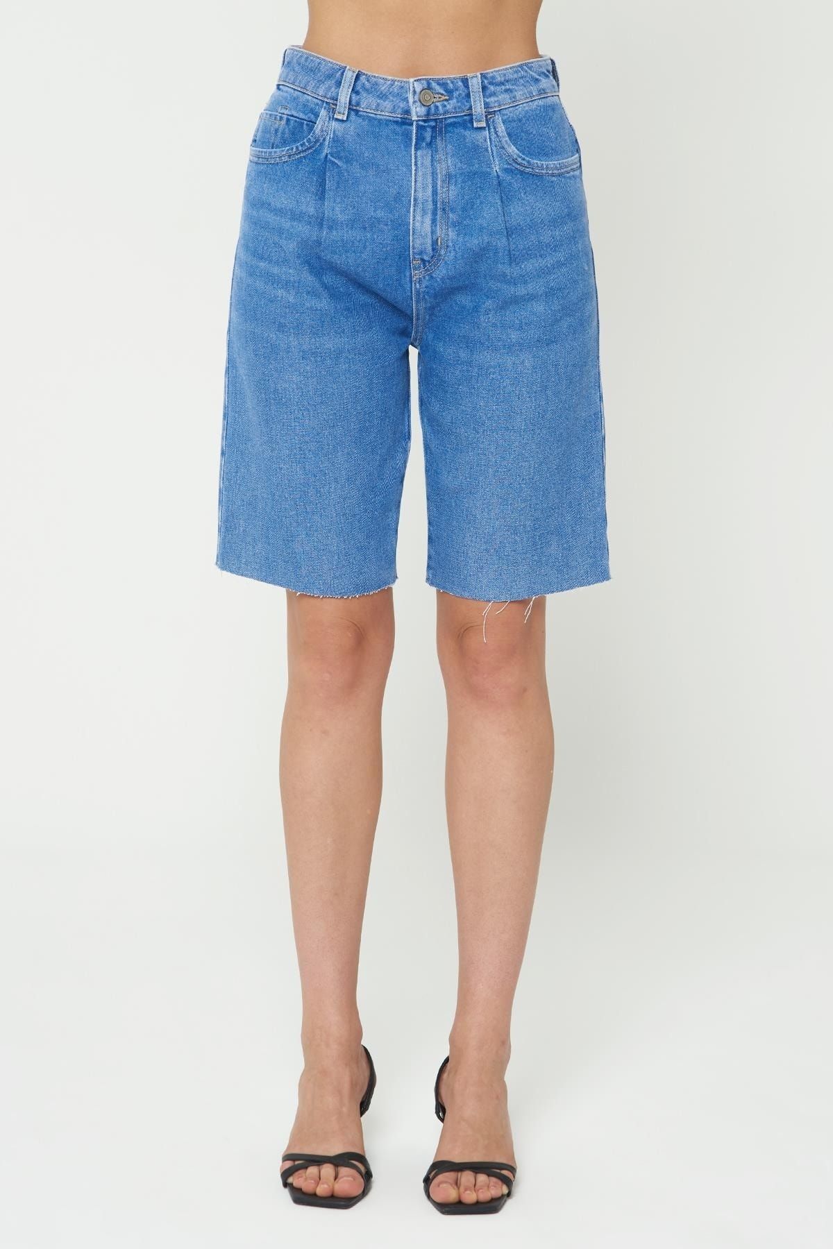 CROSS JEANS-Medium Blue High Waist Pleat Detailed Zippered Cut-Cut Bermuda Jean Shorts C 4534-061 2