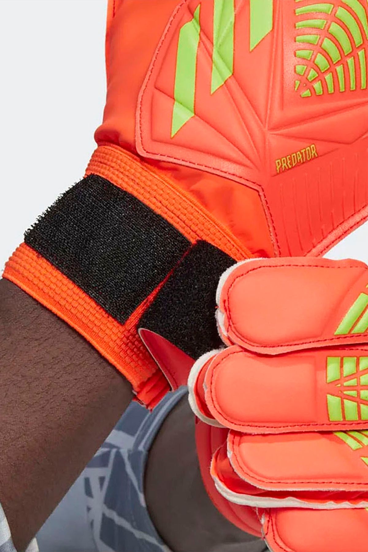 دستکش دروازه بان قرمز مردانه و زنانه فوتبال Pred Gl Trn HC0604 adidas