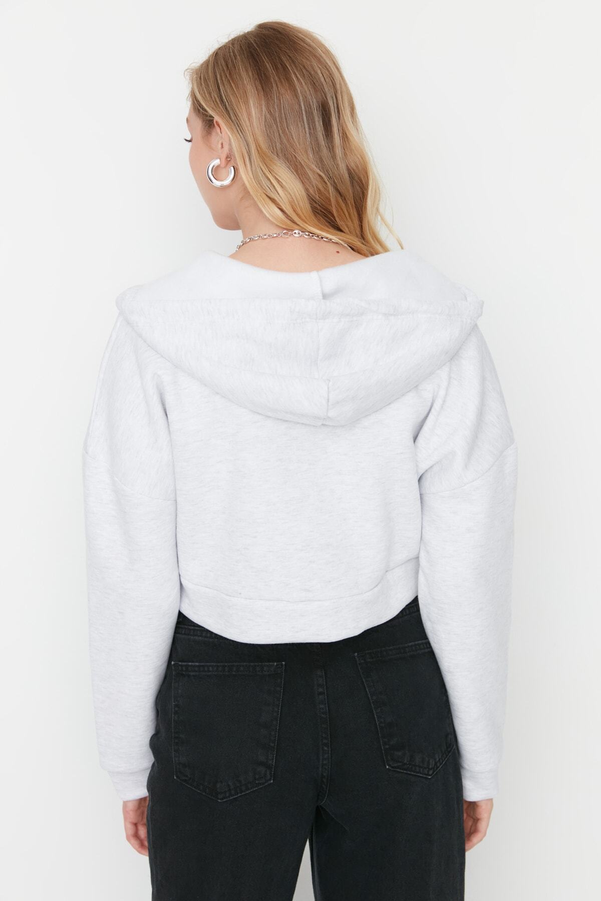 Trendyol Collection-Světle šedá mikina na zip s kapucí, uvolněný střih, tlustý vnitřní fleece pletená mikina TWOAW23SW00028 4