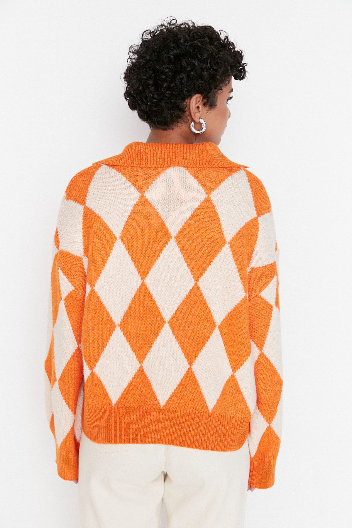 Trendyol Collection-Weich strukturierter – gemusterter orangefarbener breiter Strickpullover TWOAW23KZ00904 4