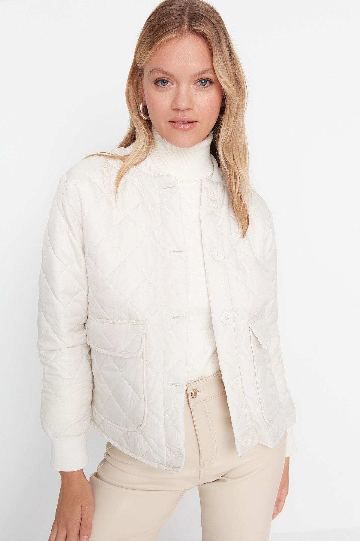 Trendyol Collection Winterjacke Beige Bomberjacken Fast ausverkauft