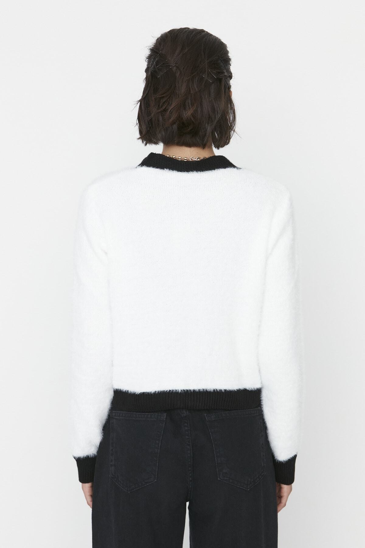 Trendyol Collection-Dzianinowy kardigan w kolorze ecru TWOAW22HI0048 4