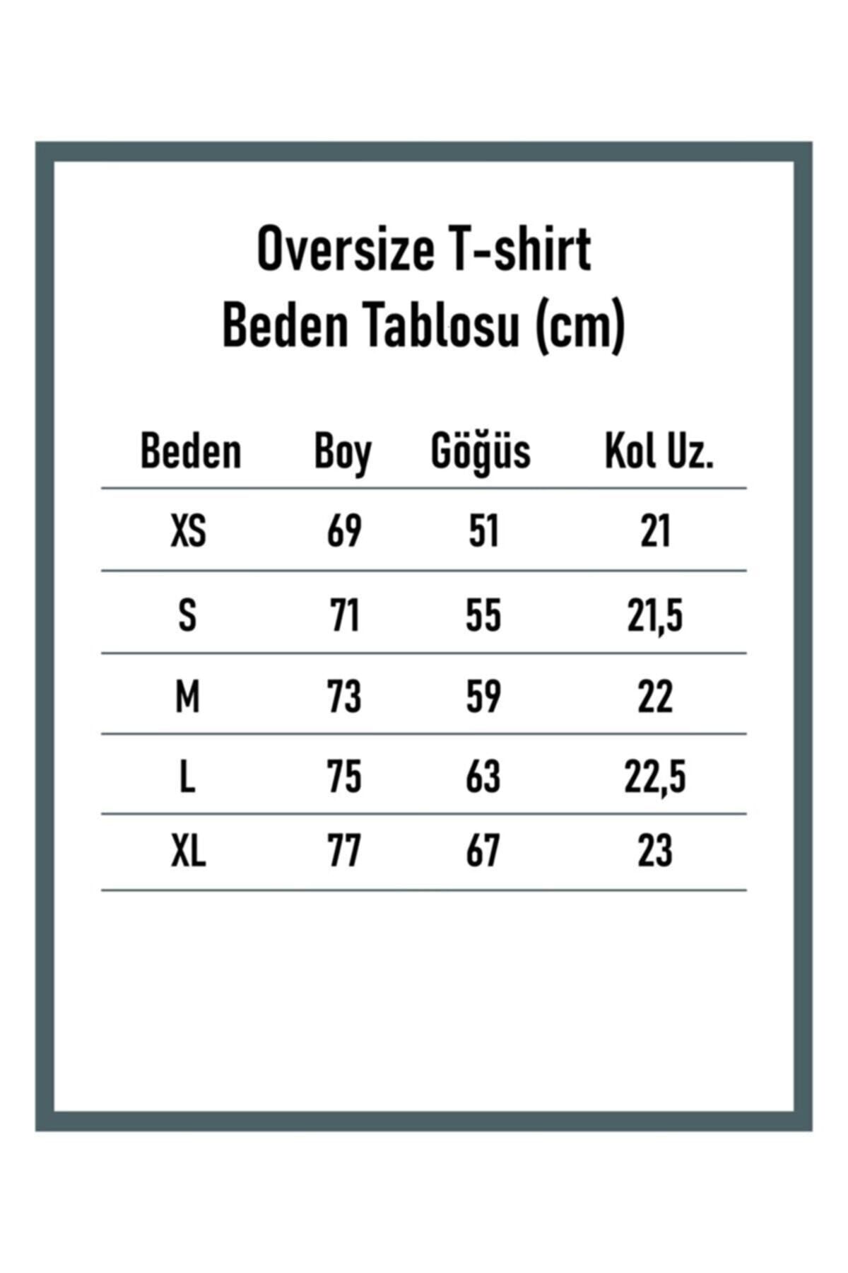 MODAGEN-Gelb-rotes, übergroßes weißes T-Shirt mit Löwen-Leo-Print 6
