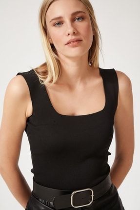 Kadın Beyaz Kare Yaka Triko Crop Bluz AŞ00001