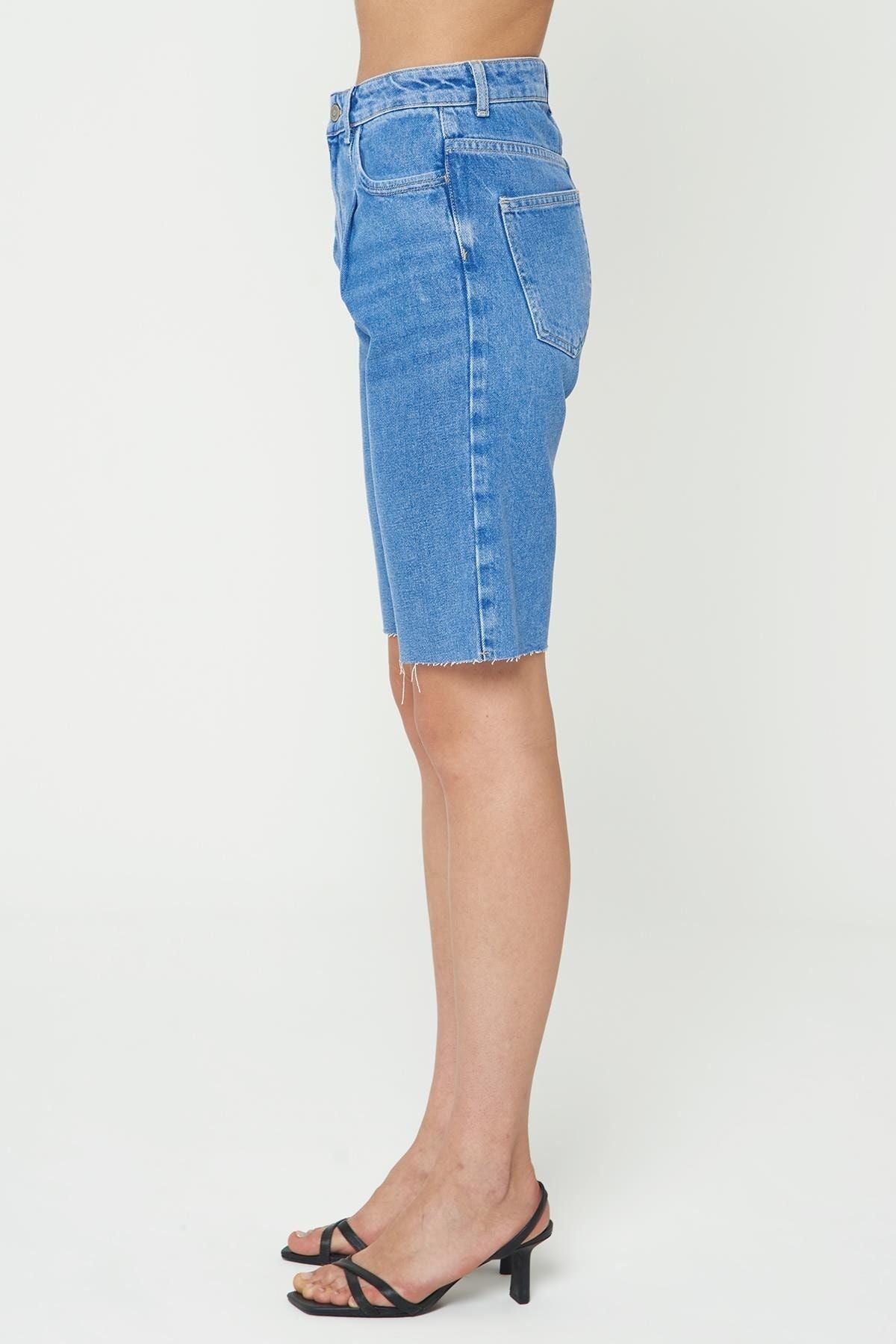 CROSS JEANS-Medium Blue High Waist Pleat Detailed Zippered Cut-Cut Bermuda Jean Shorts C 4534-061 3