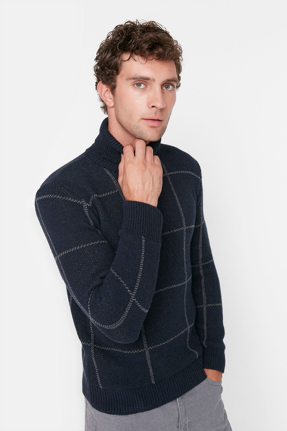 Trendyol Collection-Marineblauer Rollkragenpullover mit schmaler Passform – Woll-Karomuster TMNAW21KZ0398 2