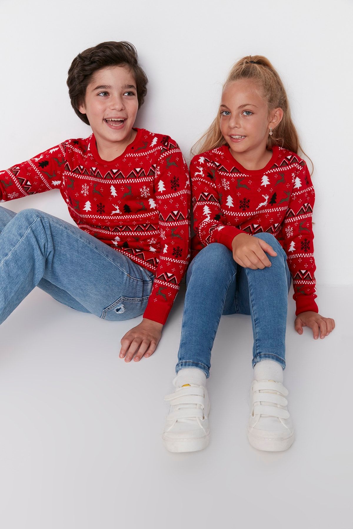 TRENDYOLKIDS Pullover Rot Figurbetont Fast ausverkauft