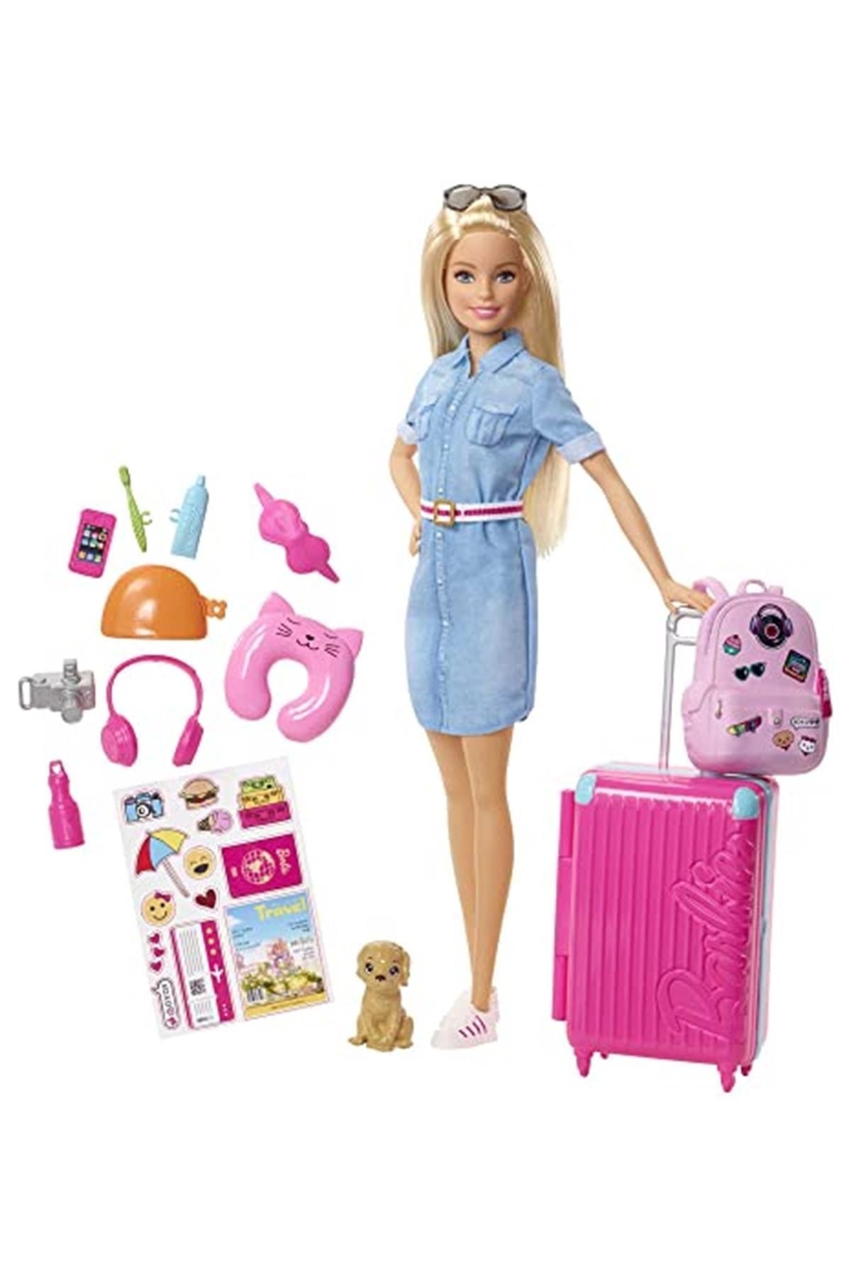 Barbie Seyahatte Bebeği Ve Aksesuarları, Köpekçik, Bavul Ve 10'dan Fazla Aksesuarlı Fwv25